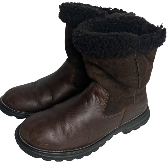UGG Boots Womens Sz 9 Leather Shearling Fur Lined Short 5381 Brown Slip On - Picture 3 of 10